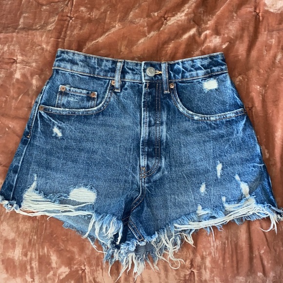 Zara high waisted frayed shorts ! - Picture 1 of 3